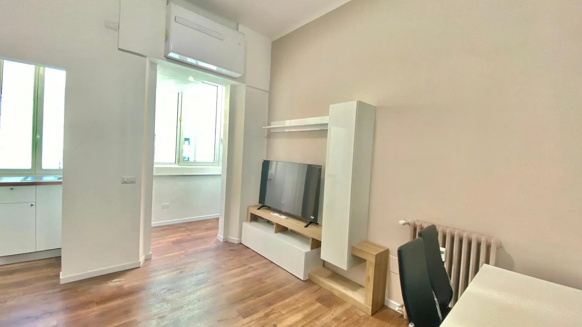 Washington House 106 0*, Milan Italy